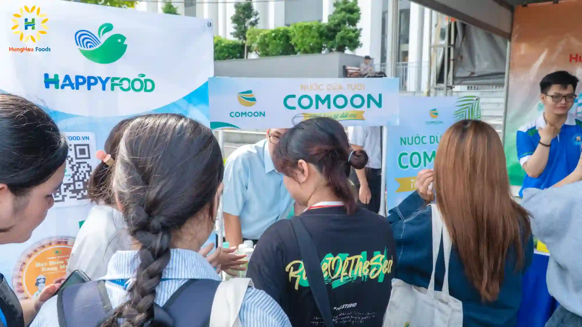 NƯỚC DỪA ĐÓNG CHAI COMOON GÓP MẶT TẠI NGÀY HỘI VIỆC LÀM TRƯỜNG ĐẠI HỌC VĂN HIẾN