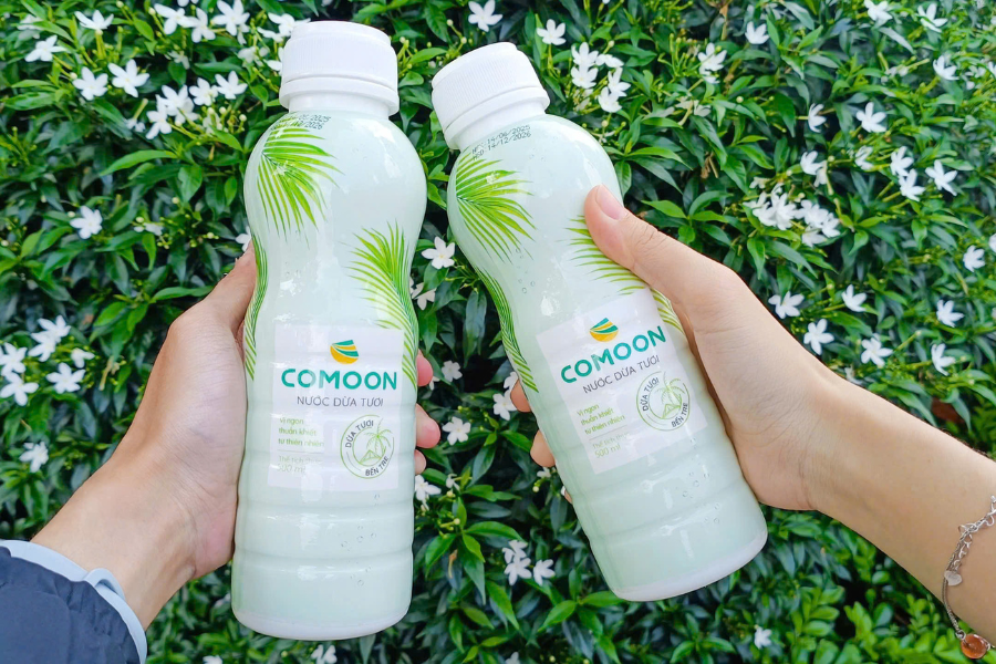 Nước dừa đóng chai COMOON thơm mát tự nhiên