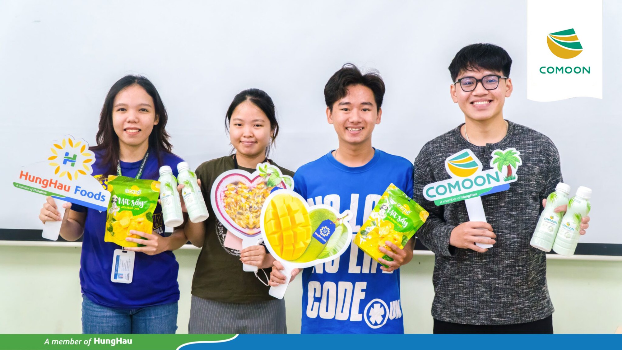 SINH VIÊN HÀO HỨNG DÙNG THỬ NƯỚC DỪA, TRÁI CÂY SẤY TRONG KÌ THỰC TẬP TẠI COMOON